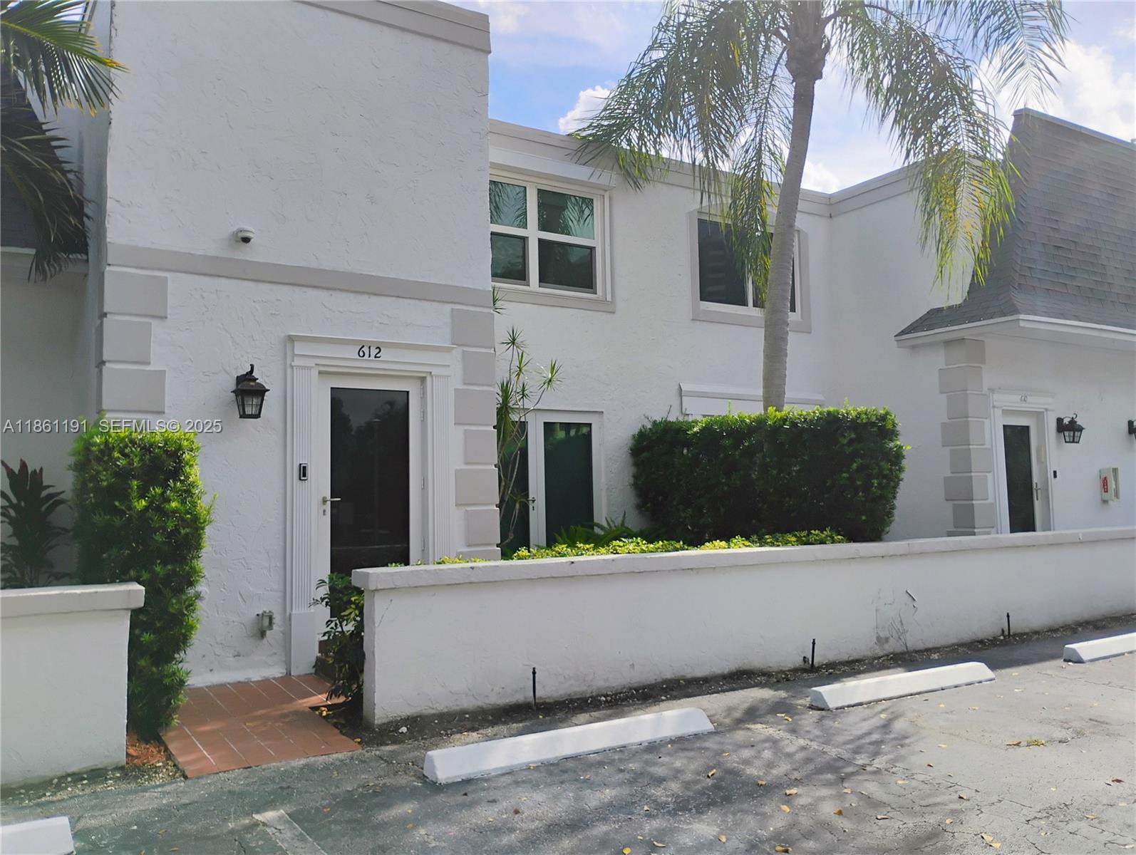 612 NE 27th Ave, Hallandale Beach FL 33009
