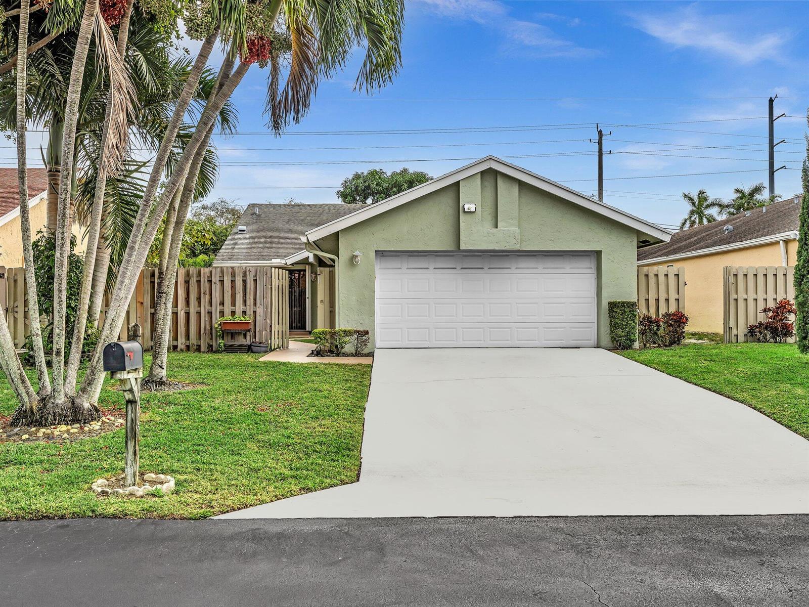 1045 NW 18th Avenue, Delray Beach FL 33445