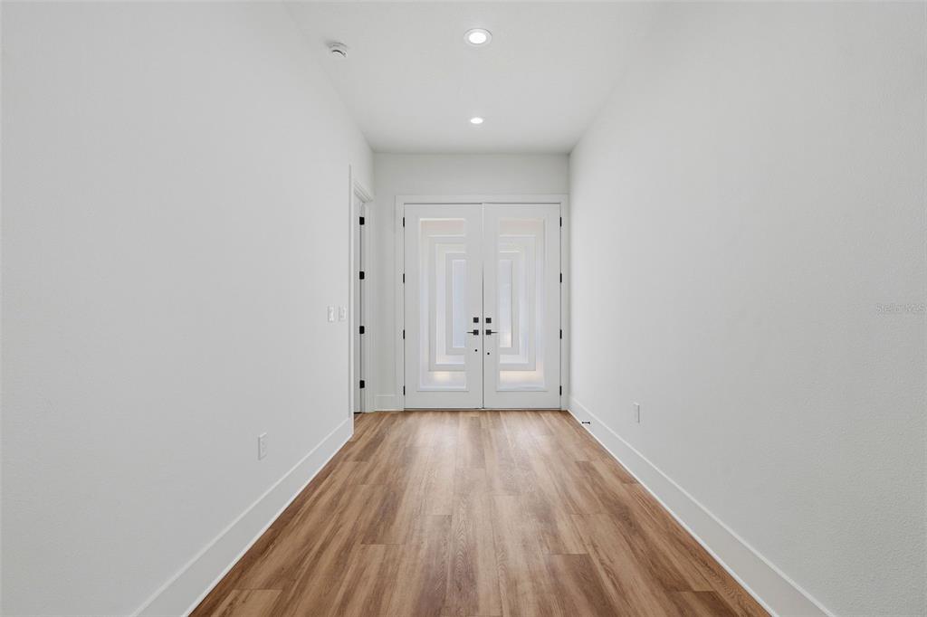 2914 W WALNUT STREET, TAMPA, FL — photo 3 of 30