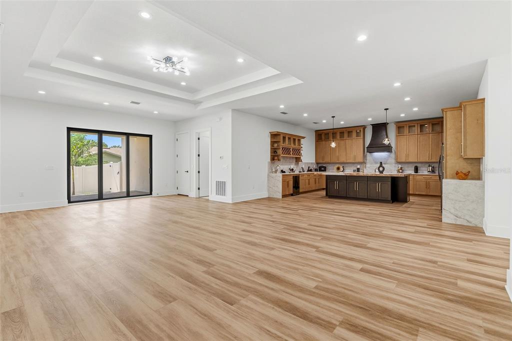 2914 W WALNUT STREET, TAMPA, FL — photo 4 of 30