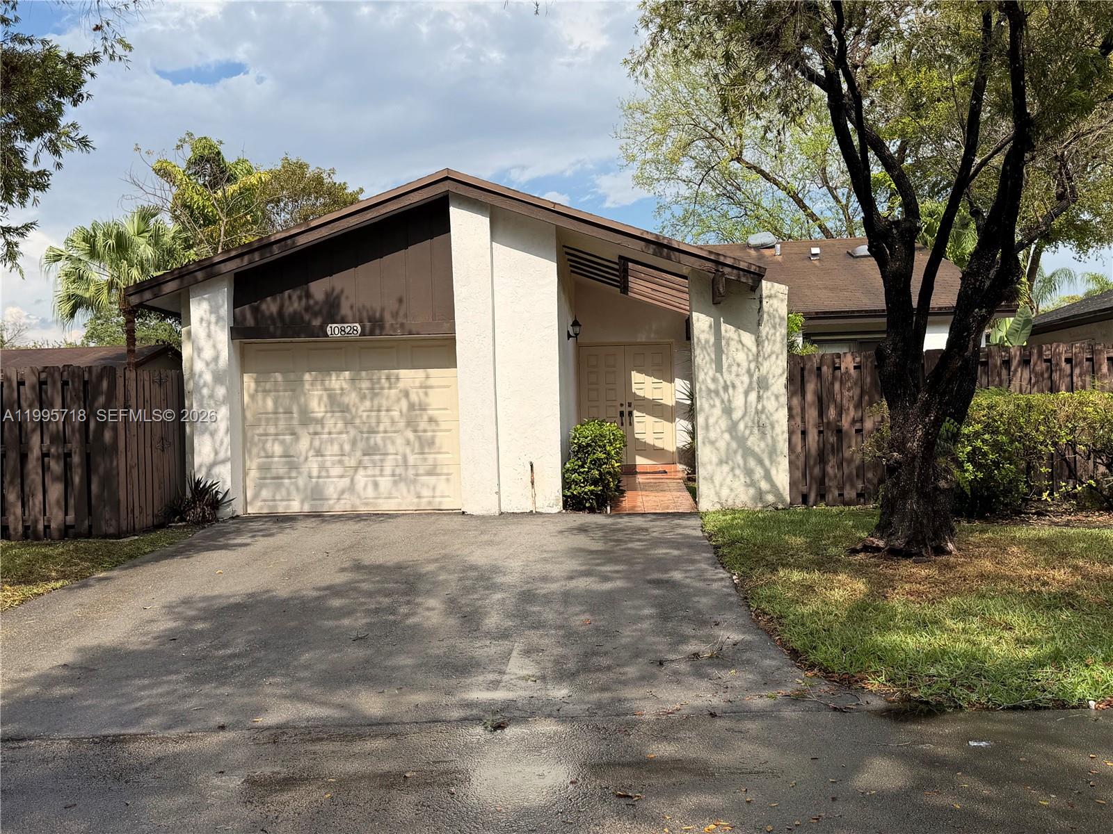 10828 SW 132nd Cir Ct, Miami FL 33186