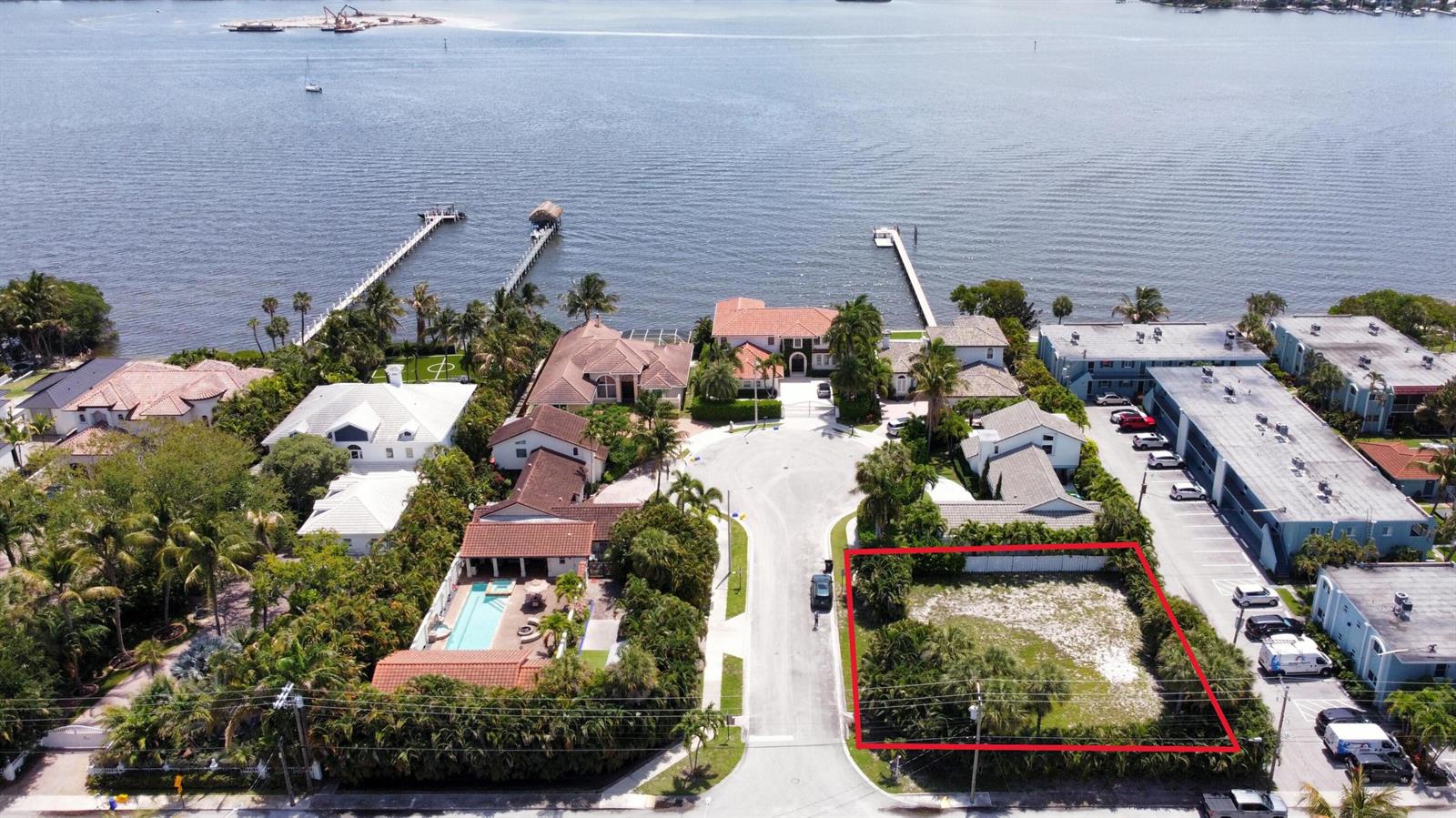 An aerial view shows a vacant residential lot outlined in red next to a cul-de-sac — 7 Lakeside Palms Court, FL 33460, FL