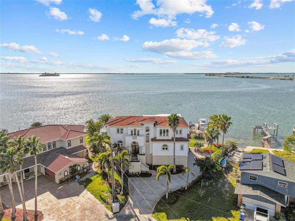 2402 BAYWOOD DRIVE W