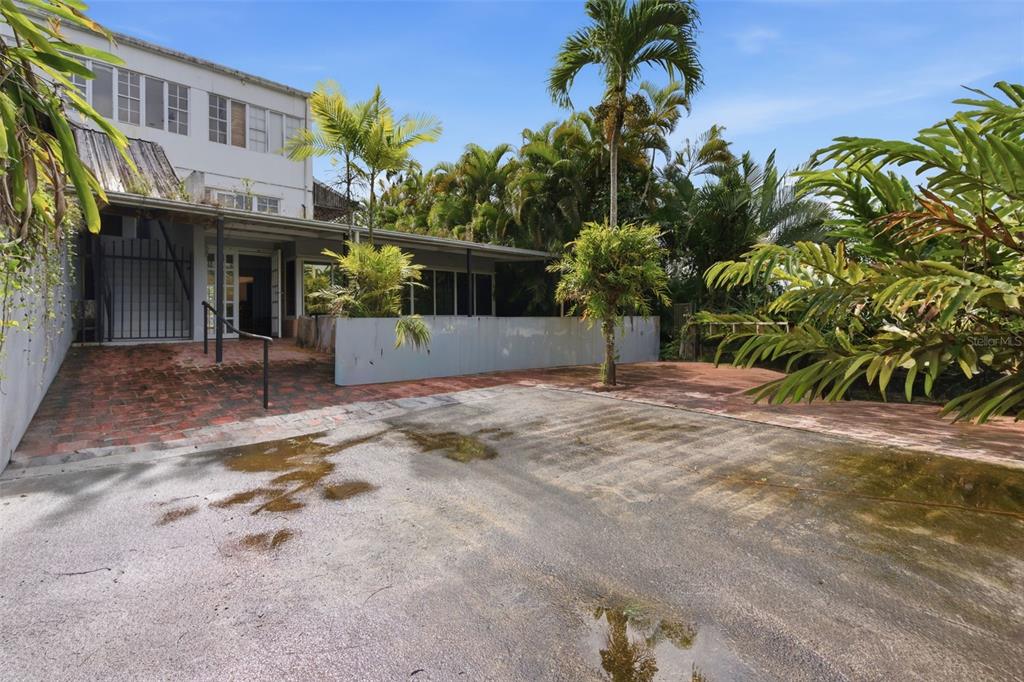 A paved driveway leads to a brick patio area in front of a two-story building — carr. 739, km. 3.4 CAMINO MONTICELLO, CIDRA, PR