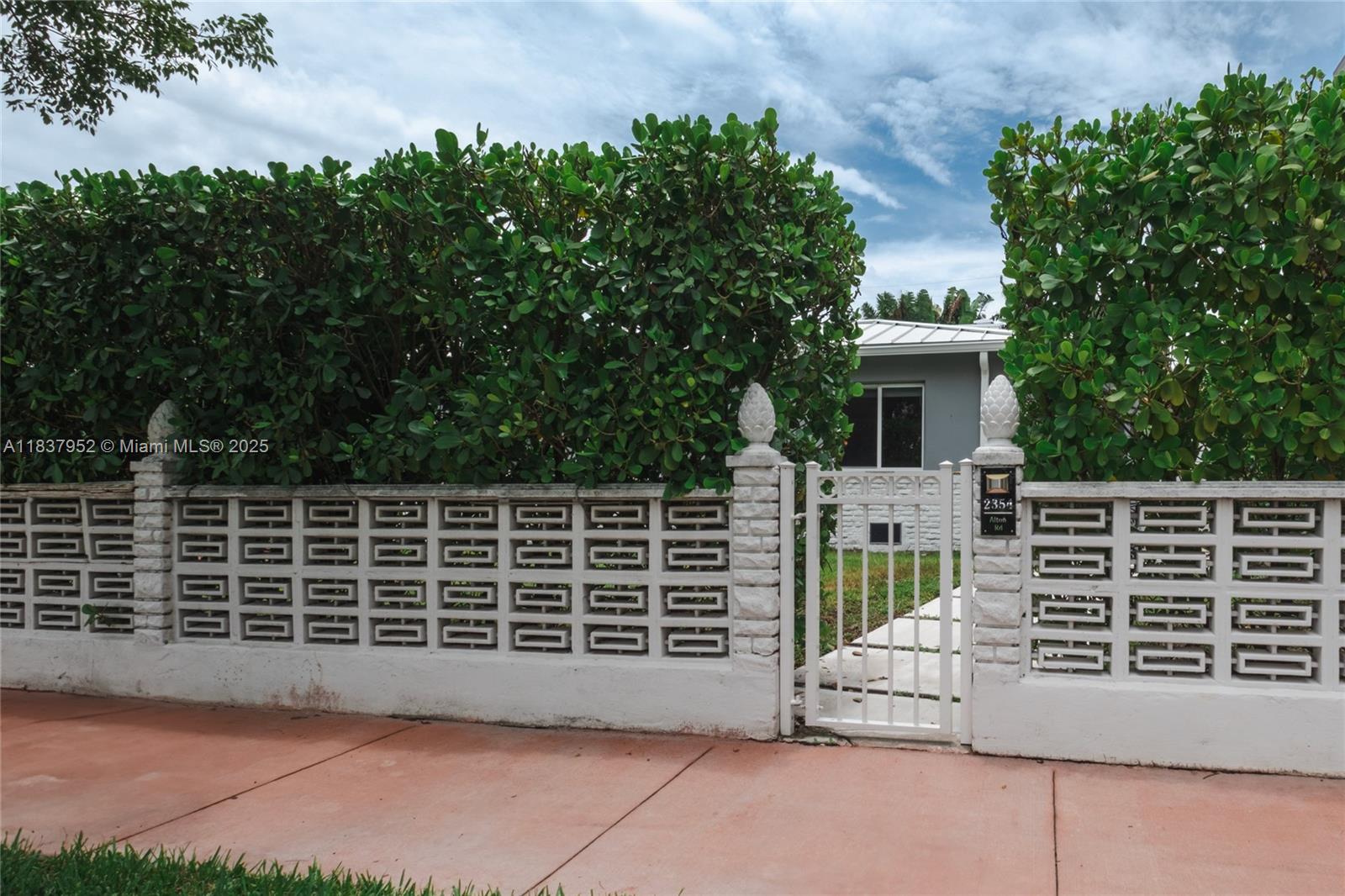 2354 Alton Rd, Miami Beach FL 33140