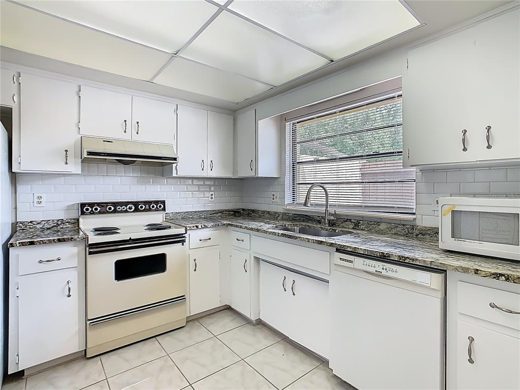 1012 MEDINAH DR SE, WINTER HAVEN, FL — photo 2 of 30