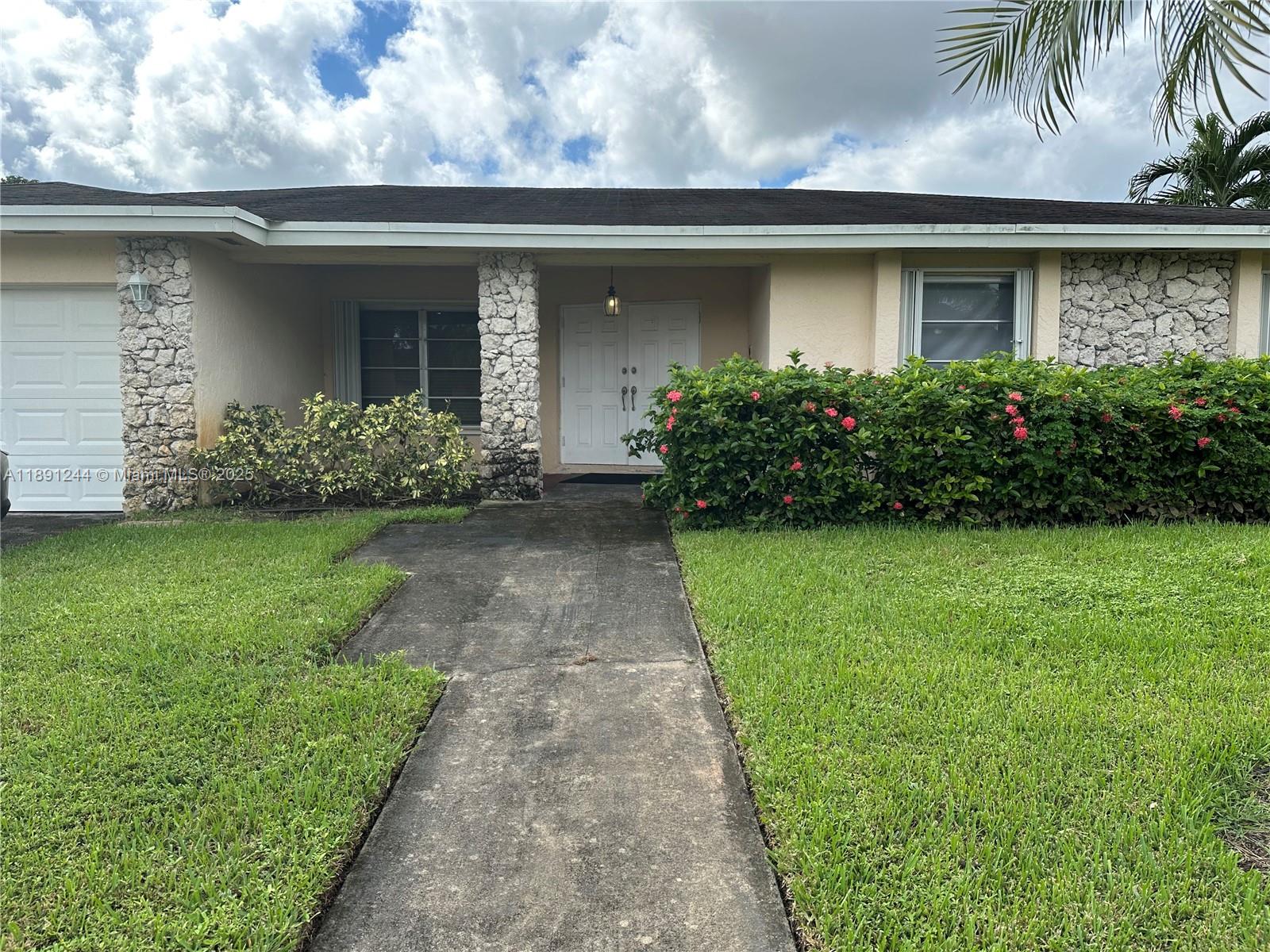 16628 Golfview Dr, Weston FL 33326