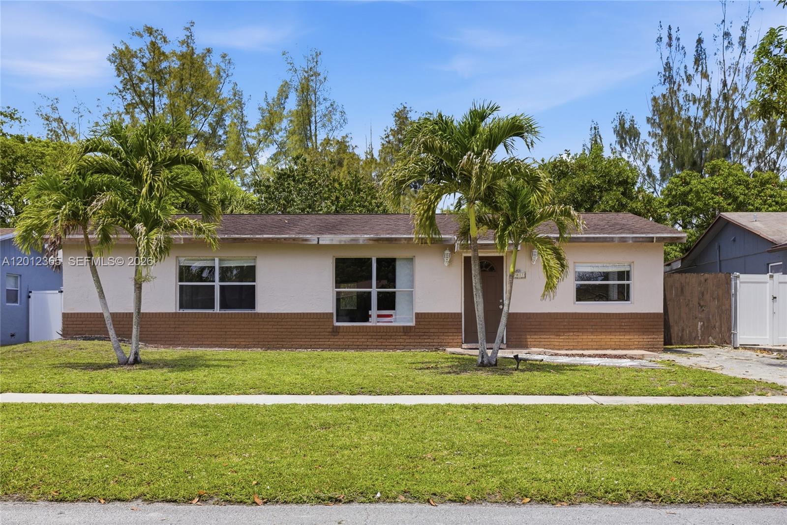 7811 SW 9th St, North Lauderdale FL 33068
