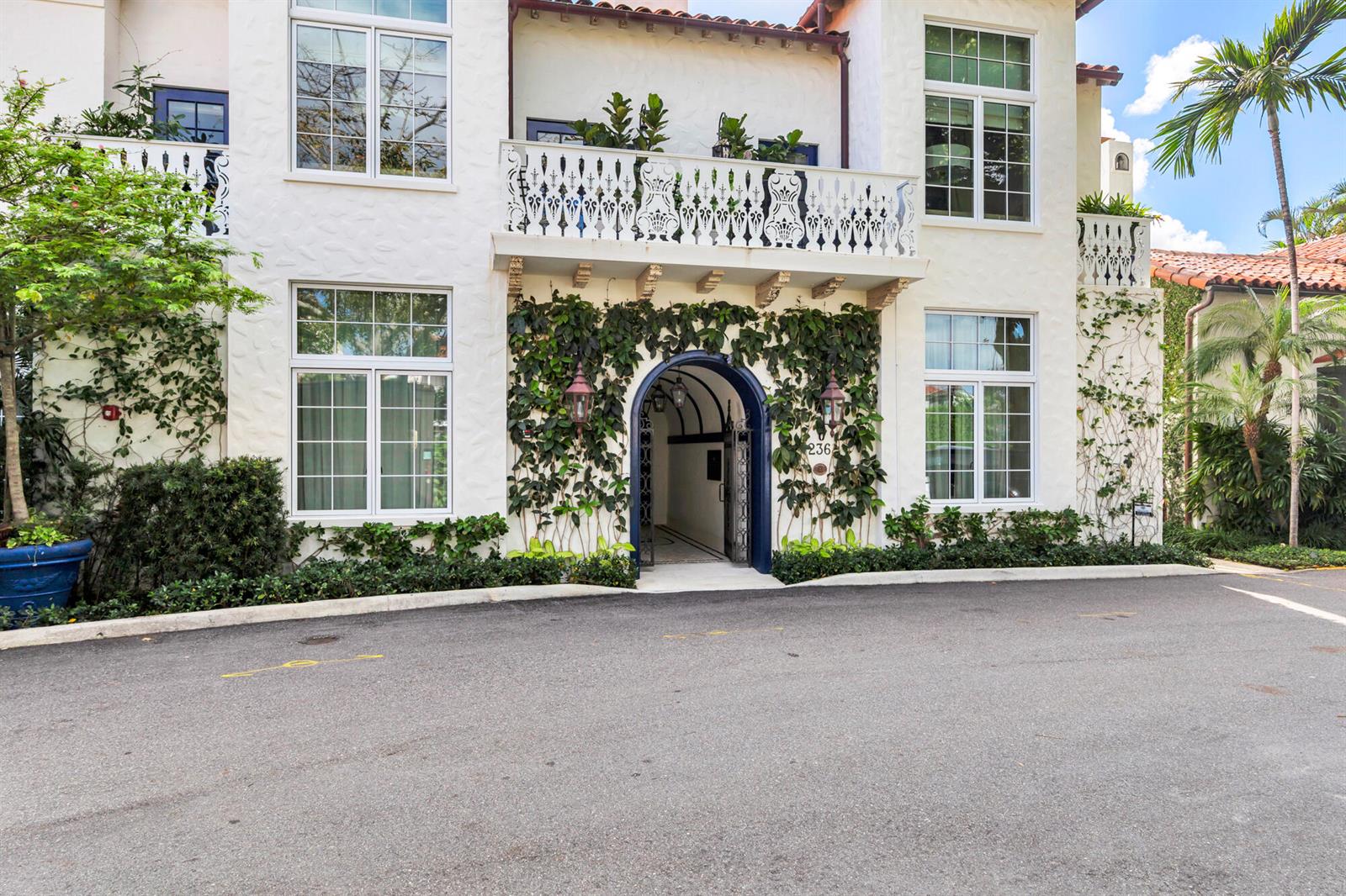 236 Phipps Plaza # 201, Palm Beach FL 33480
