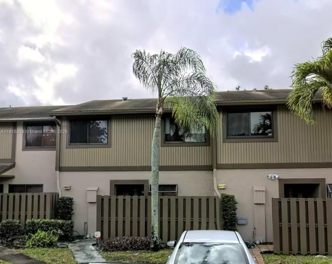 4953 NW 82nd Ave, Lauderhill FL 33351