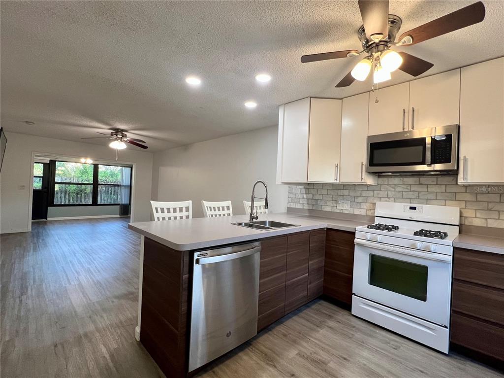 1185 MISSION CIRCLE, CLEARWATER, FL — photo 5 of 30