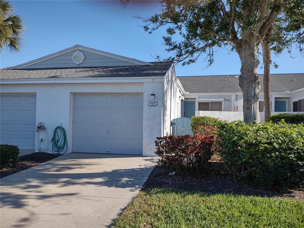 919 WATERSIDE LANE