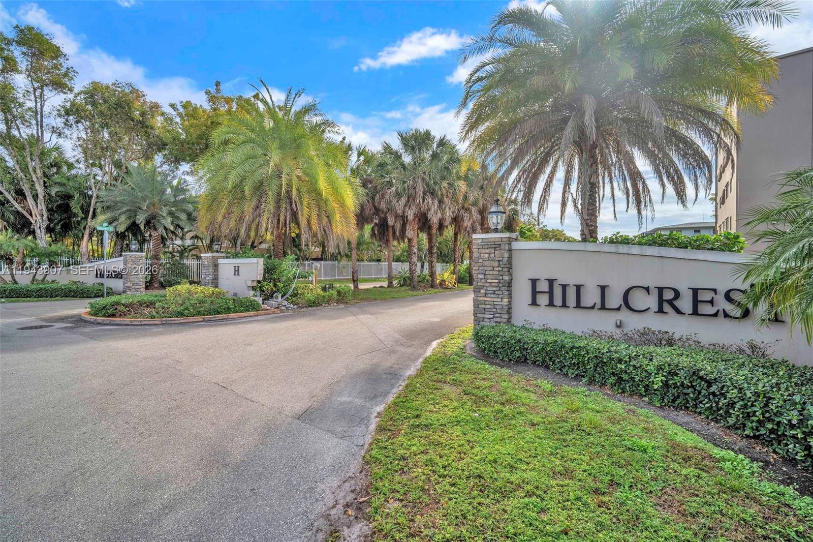 1201 Hillcrest Ct # 102, Hollywood FL 33021