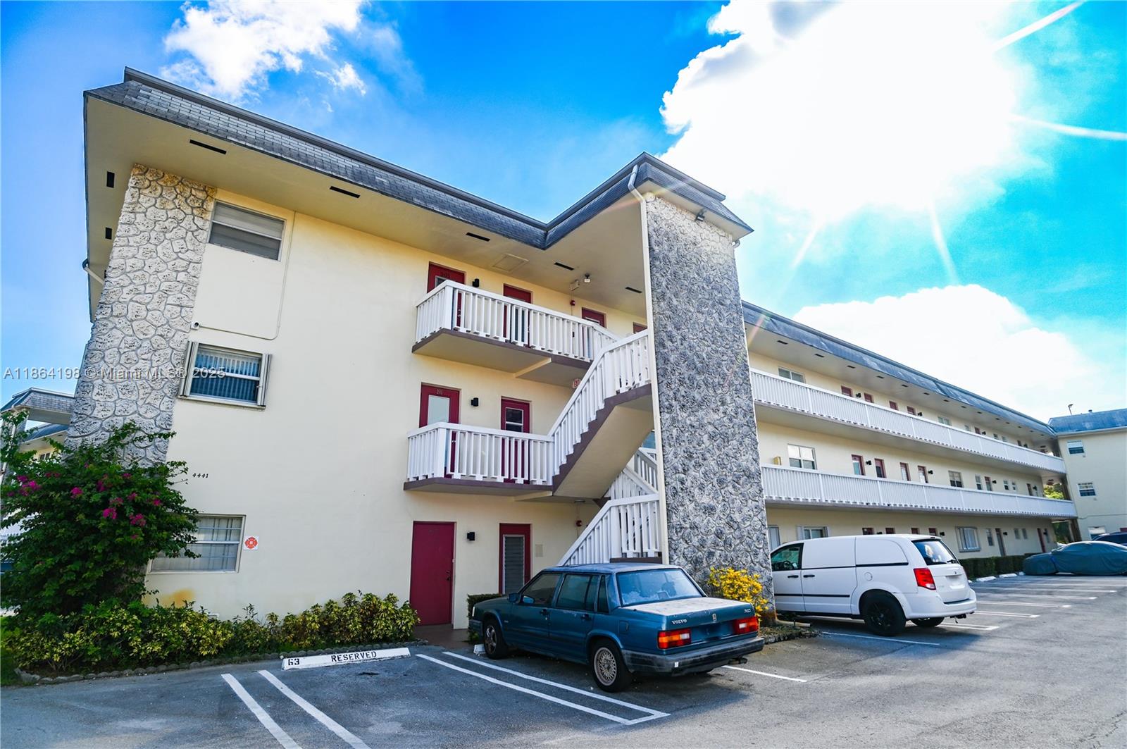 4441 NW 16th St # J301, Lauderhill FL 33313