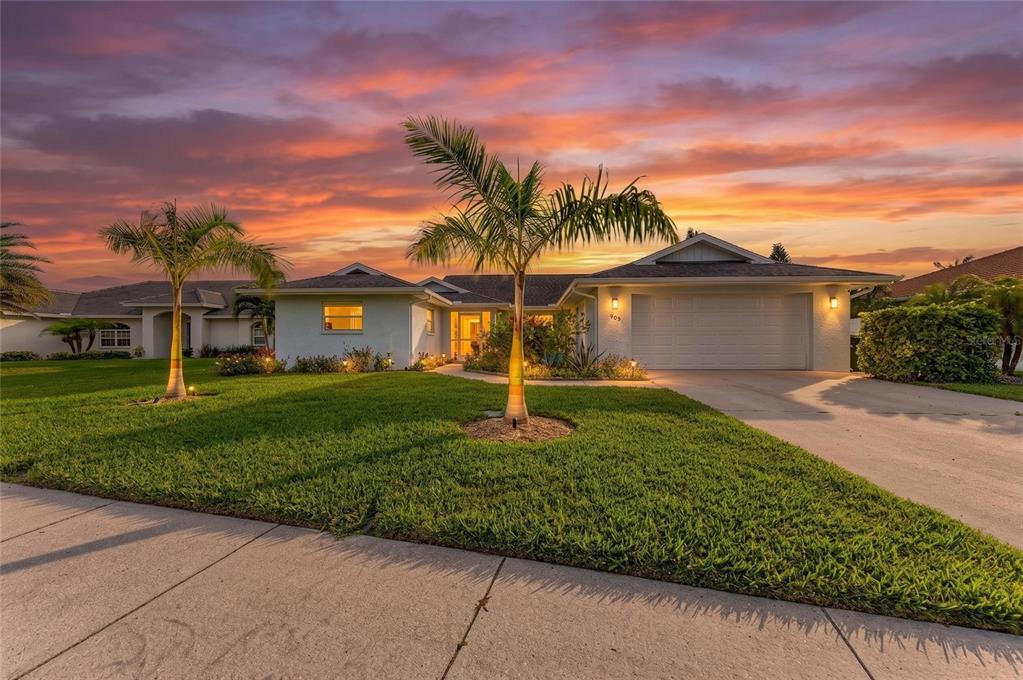 405 BAYSIDE LANE
