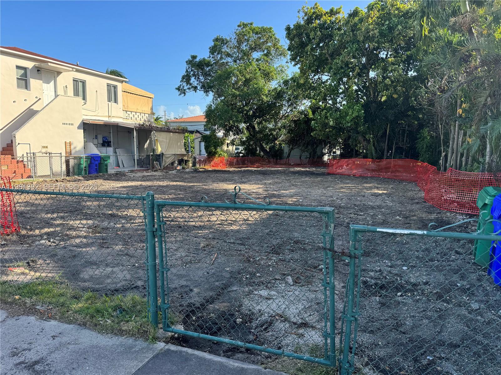MIAMI, FL — photo 2 of 2
