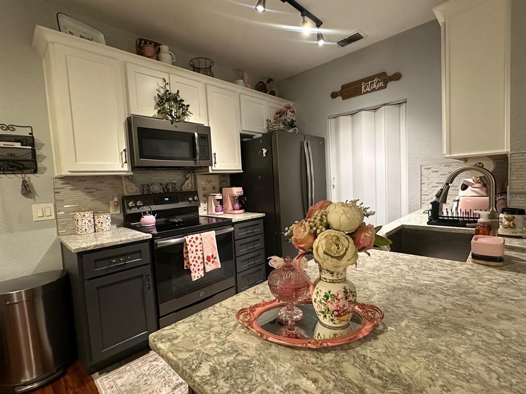 875 GRAND REGENCY POINT UNIT 203