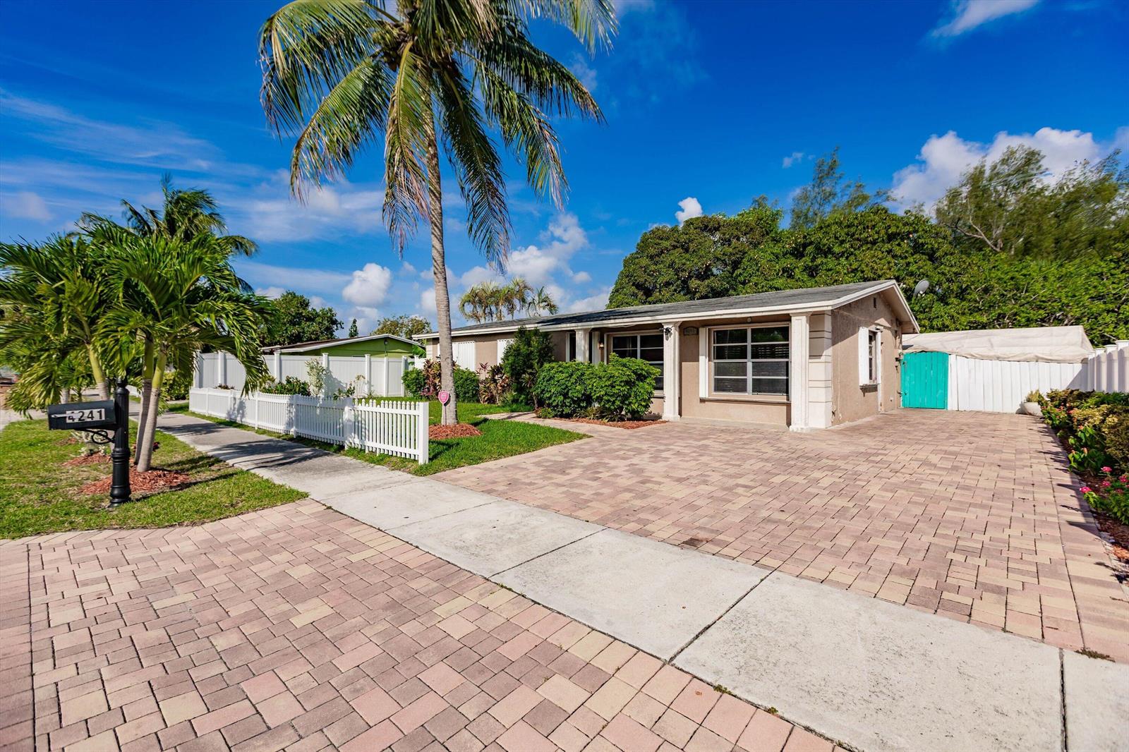 4241 NE 1st Terrace, Pompano Beach FL 33064