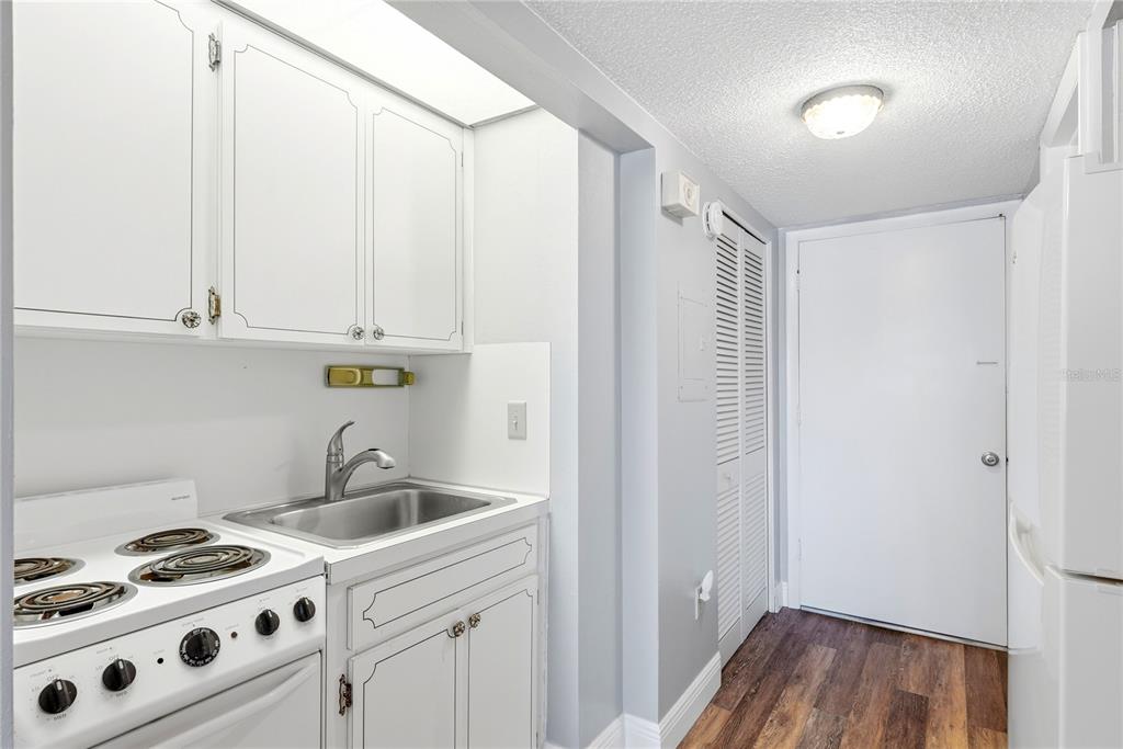 4725 COVE CIRCLE UNIT 306, ST PETERSBURG, FL — photo 5 of 30