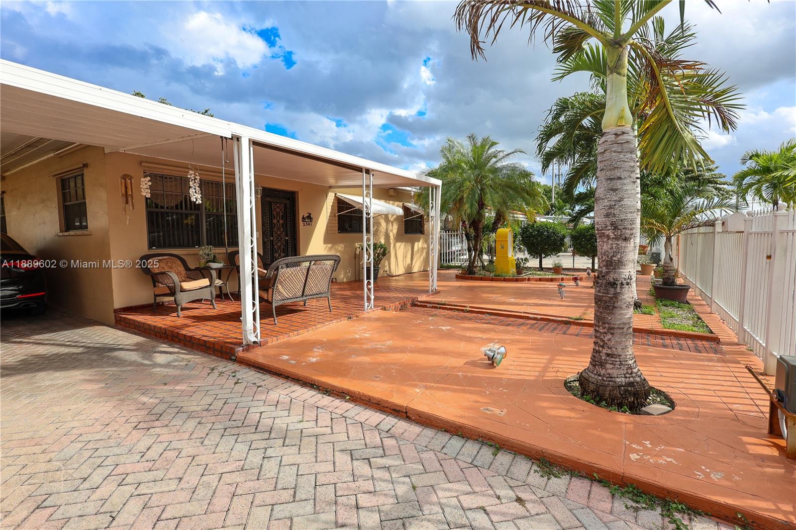 2541 W 10th Ave, Hialeah FL 33010