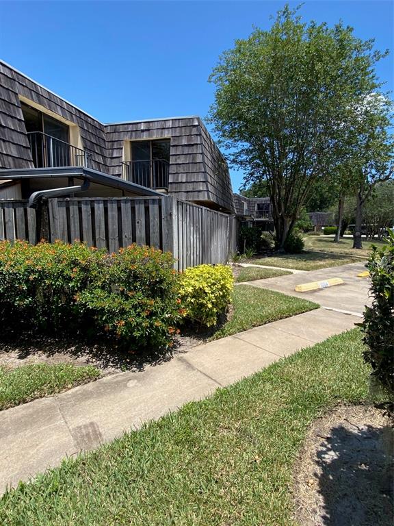 1004 ROYAL OAK BOULEVARD