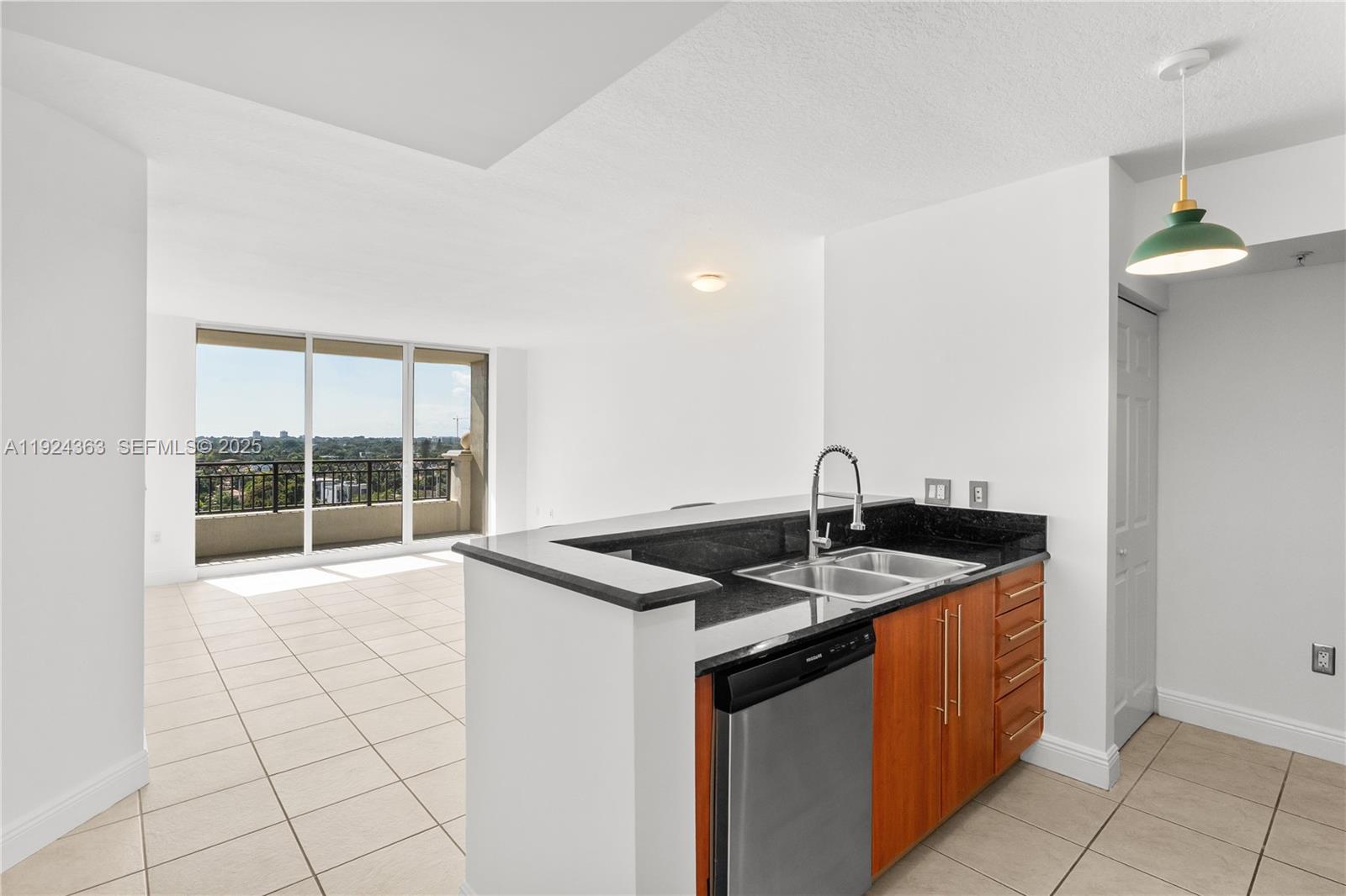 3232 coral way # 905, Miami FL 33145