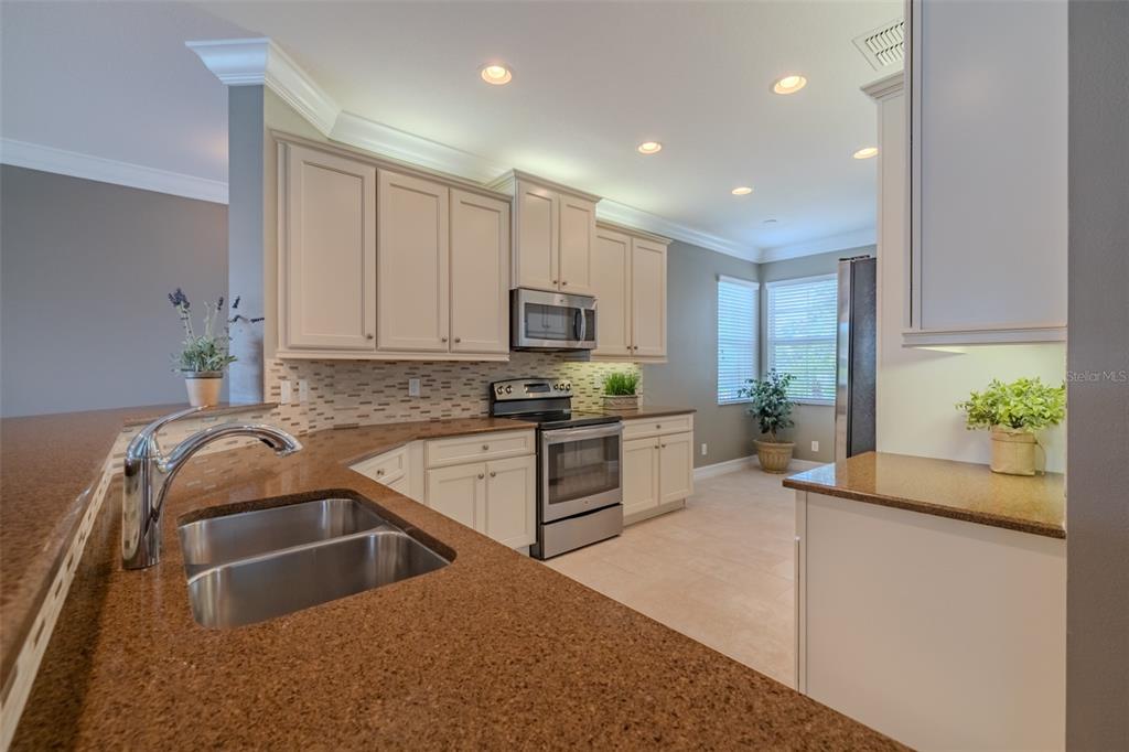 4919 MARBLE SPRINGS CIRCLE, WIMAUMA, FL — photo 2 of 30