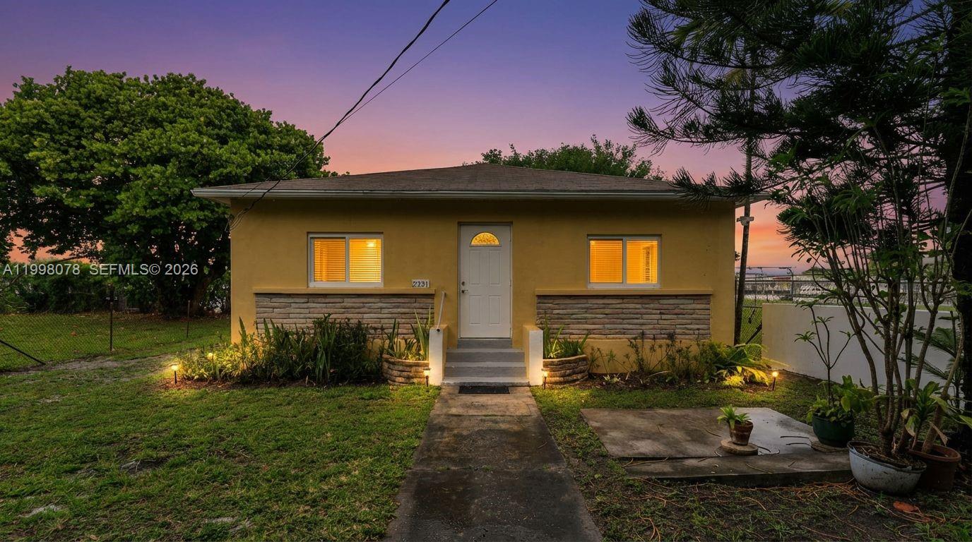 2231 NW 74th St, Miami FL 33147