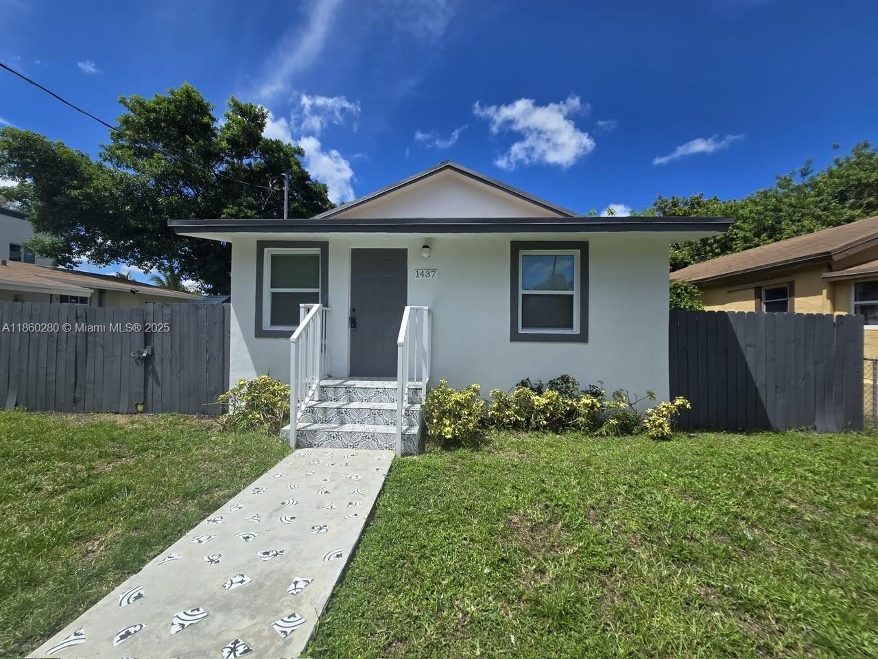 1437 NW 70th St, Miami FL 33147