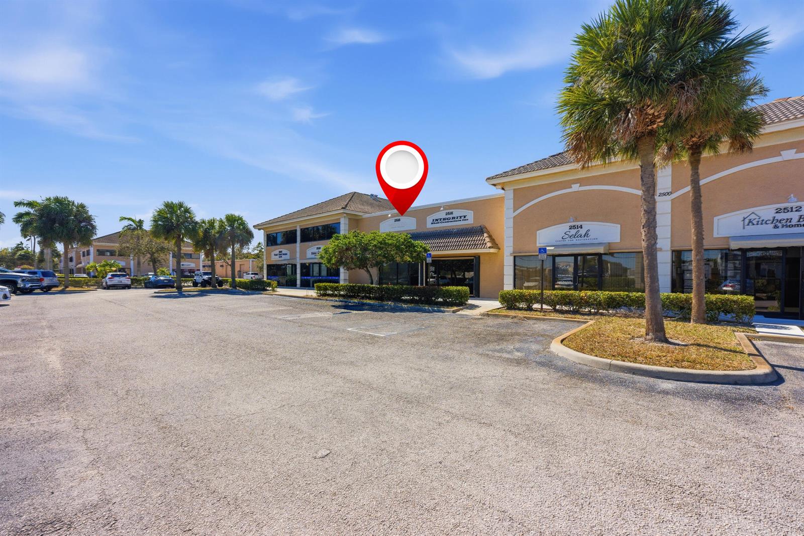 A red location pin marks a commercial building with several storefronts in a parking lot — 2518 SE Willoughby Boulevard # 2518, Stuart FL 34994, STUART, FL