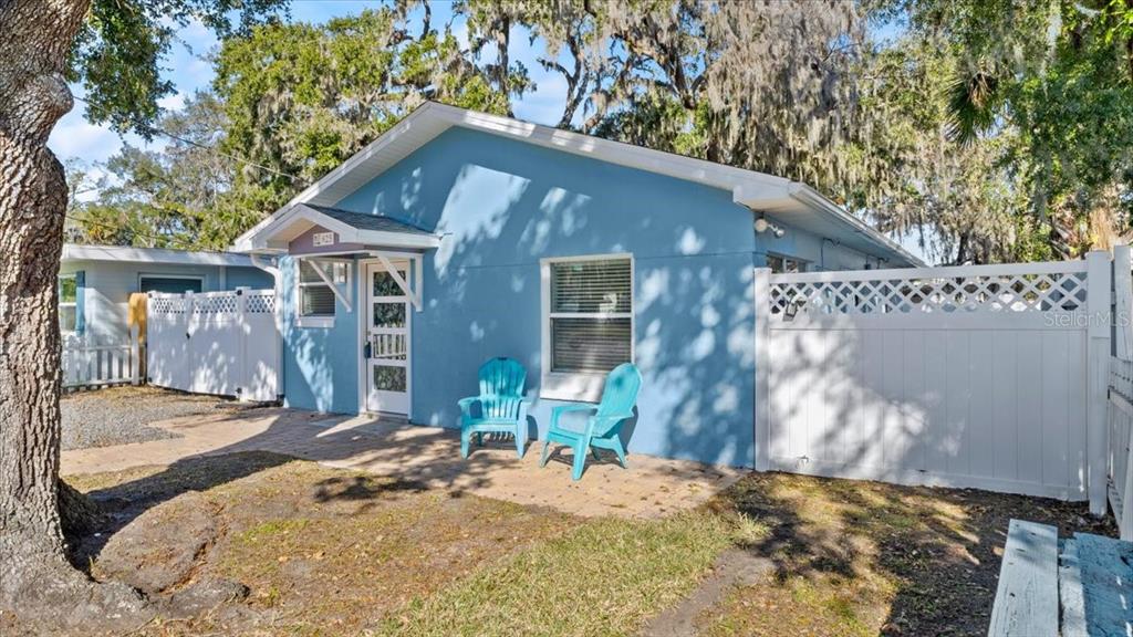 825 MAGNOLIA AVENUE