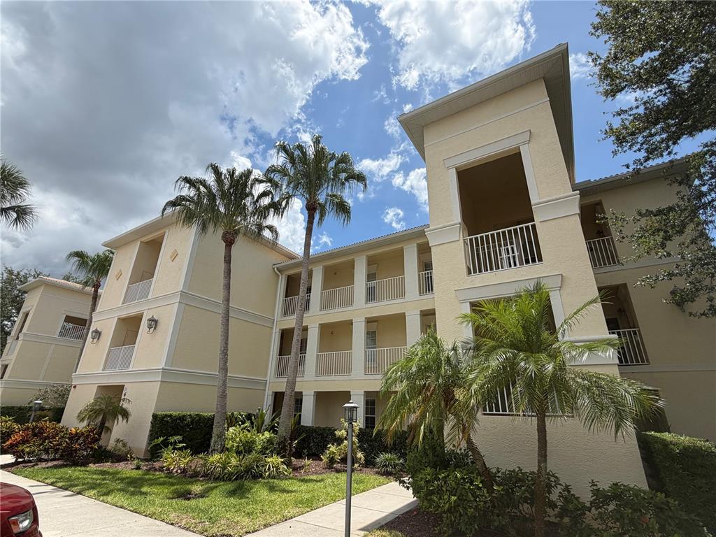 600 GARDENS EDGE DRIVE UNIT 633