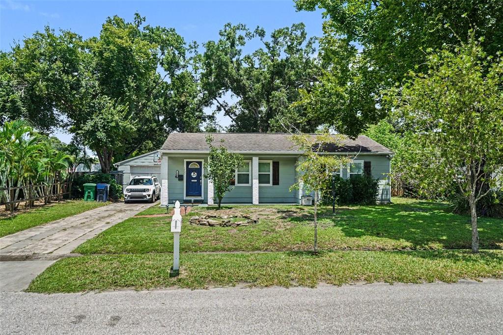 1509 W BARR DRIVE