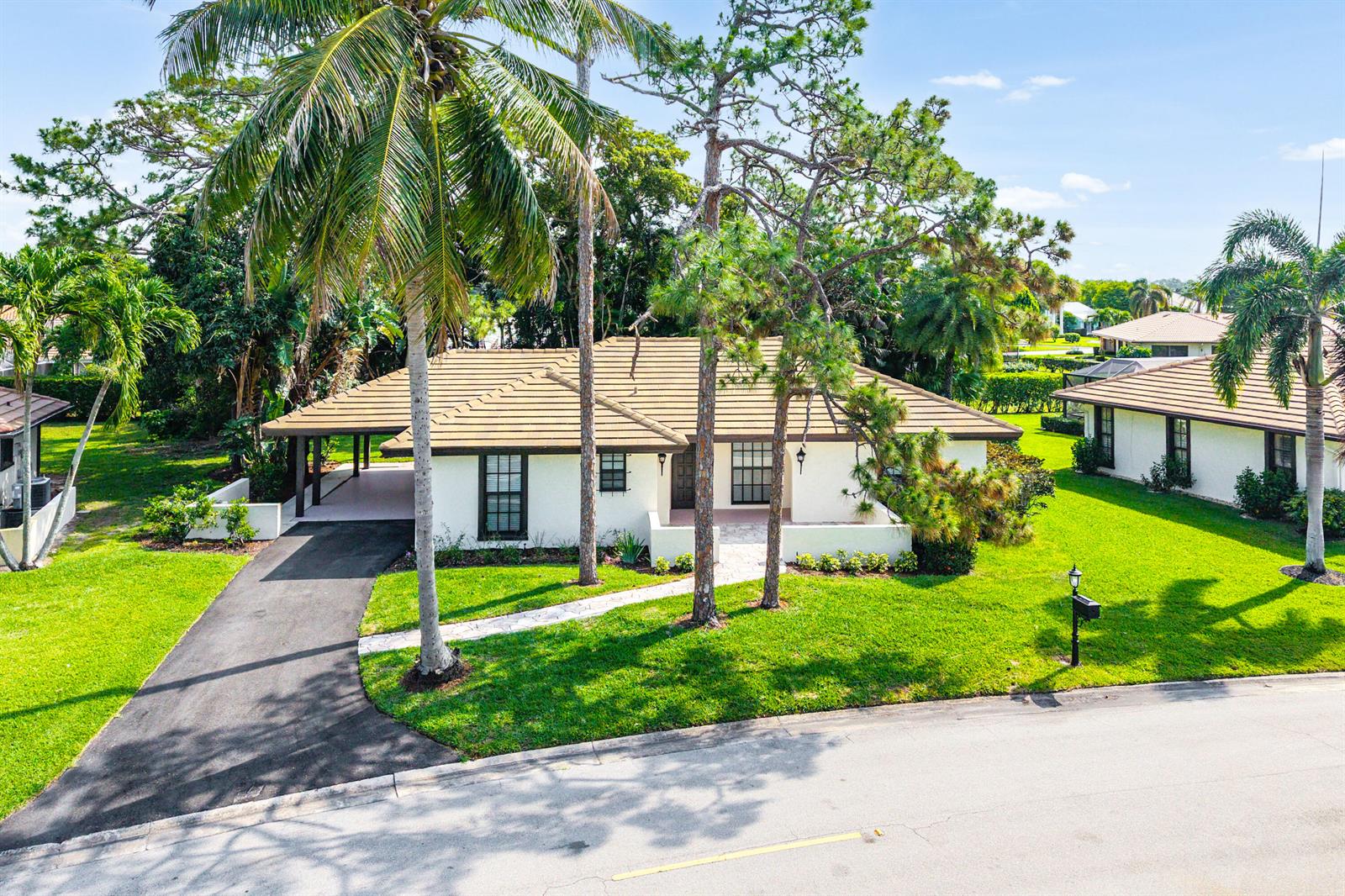 433 Pine Villa Drive, Atlantis FL 33462