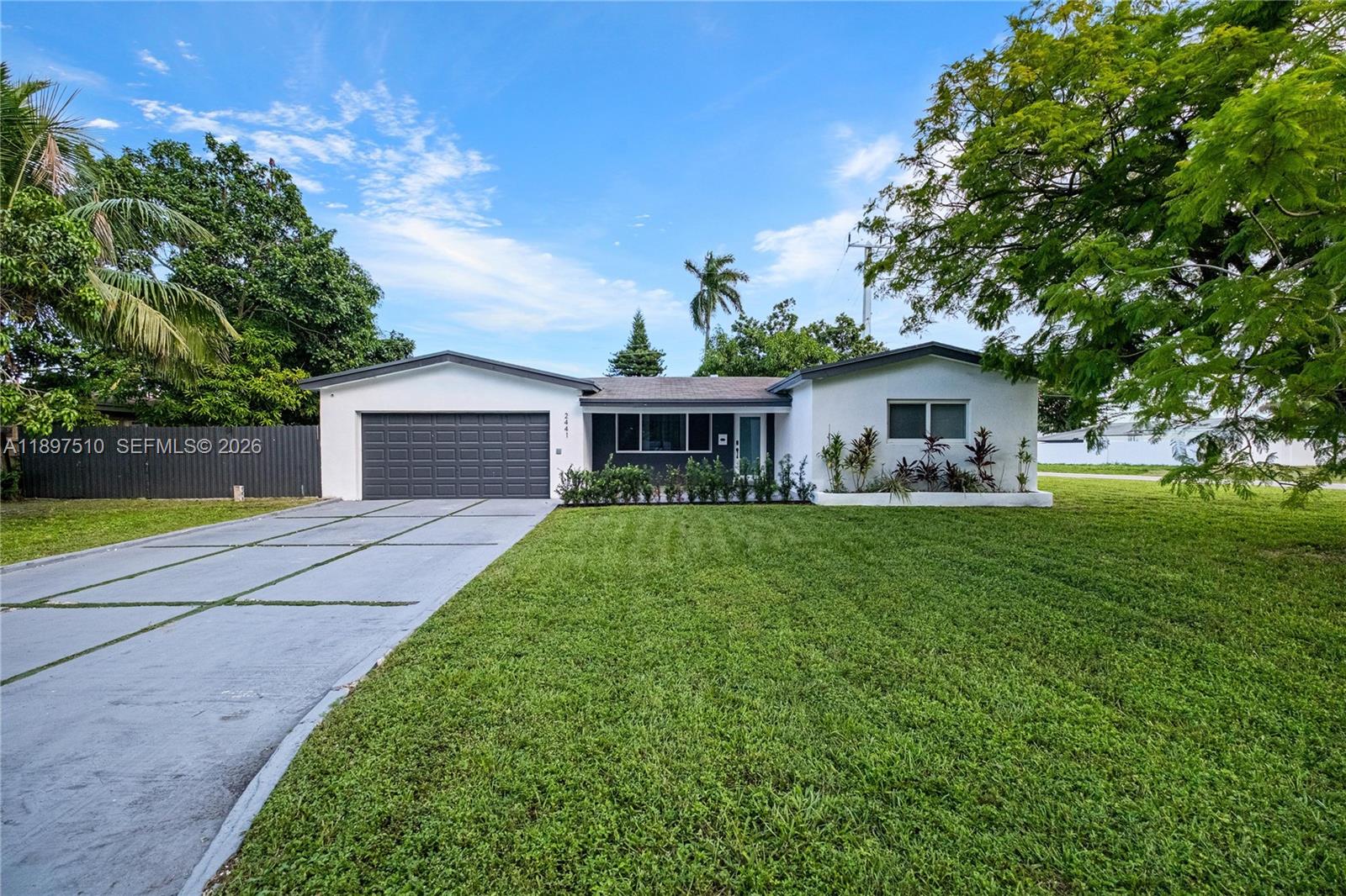 2441 Alcazar Dr, Miramar FL 33023