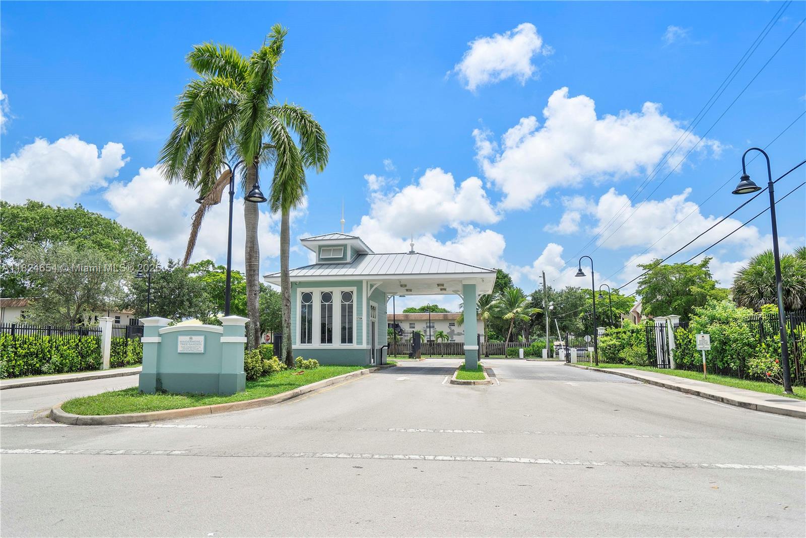 1817 NW 54th Ter, Lauderhill FL 33313