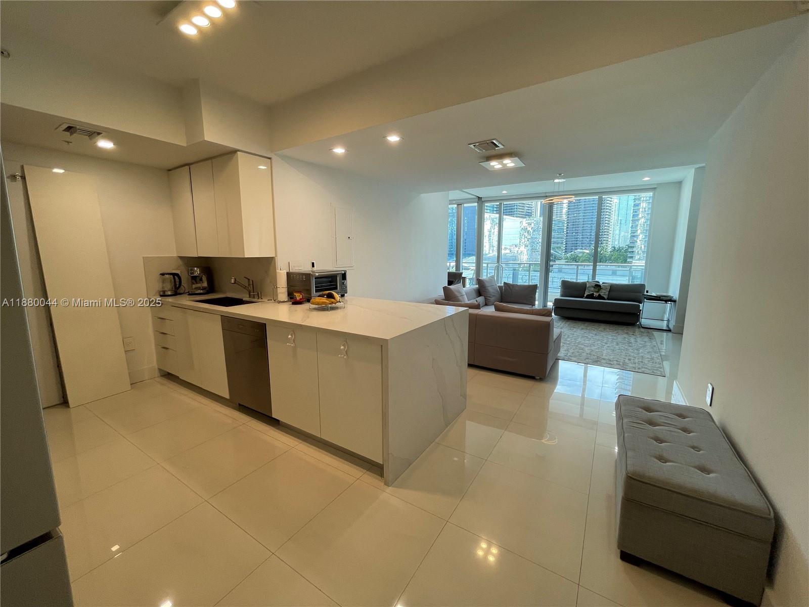 92 SW 3rd St # 1602, Miami FL 33130