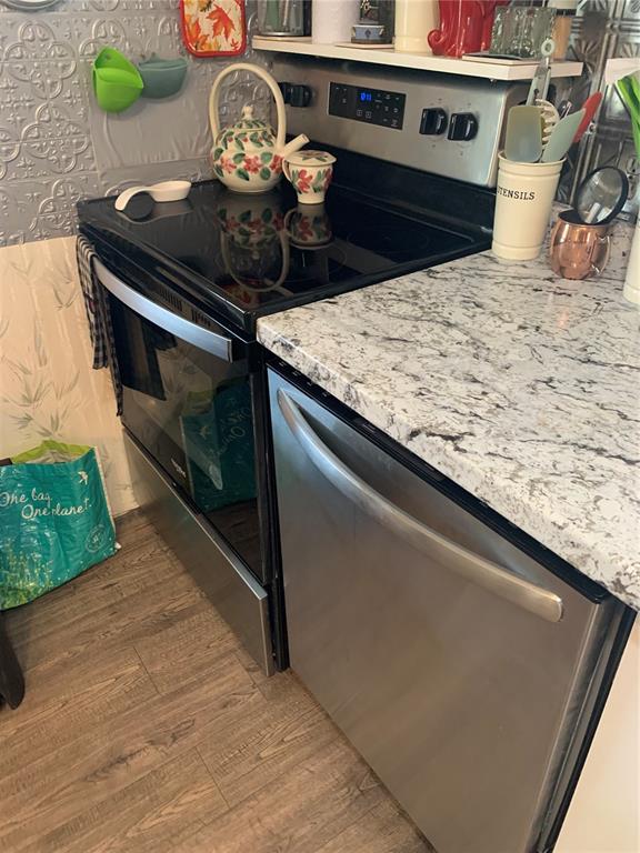 10456 PEACEFUL DRIVE, LARGO, FL — photo 5 of 24