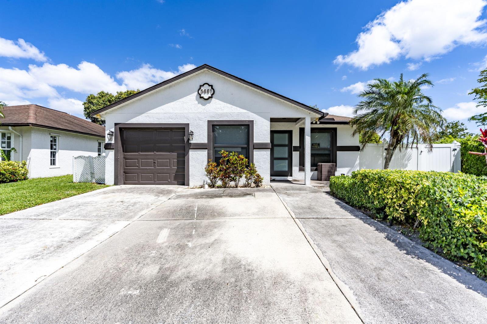 5661 Boynton Bay Circle, Boynton Beach FL 33437