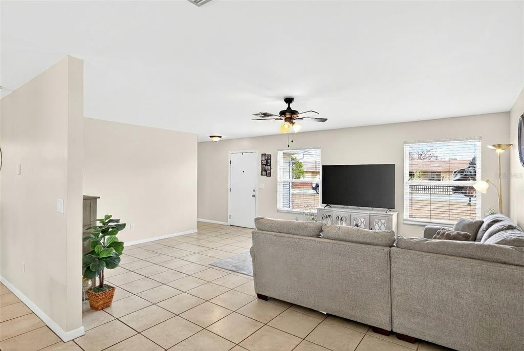 8810 SE 88TH PLACE, OCALA, FL — photo 5 of 24