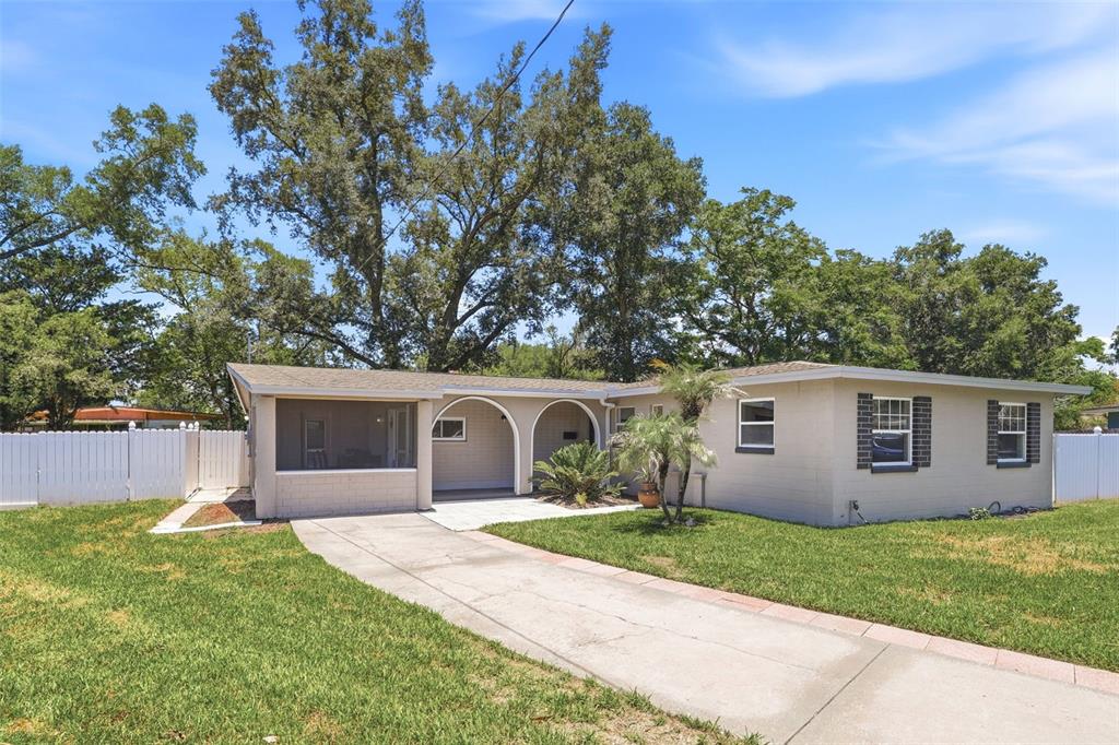 A single-story house with a screened porch, arched entryway, and a concrete driveway — 511 OXFORD COURT, ORLANDO, FL