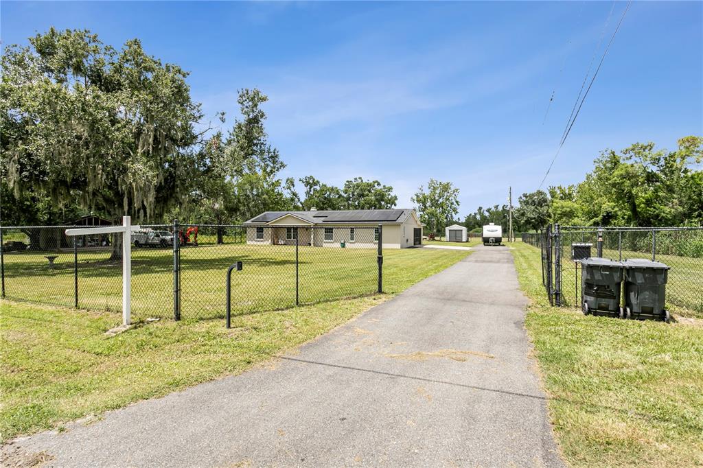 10710 BILL TUCKER ROAD, WIMAUMA, FL — photo 2 of 30