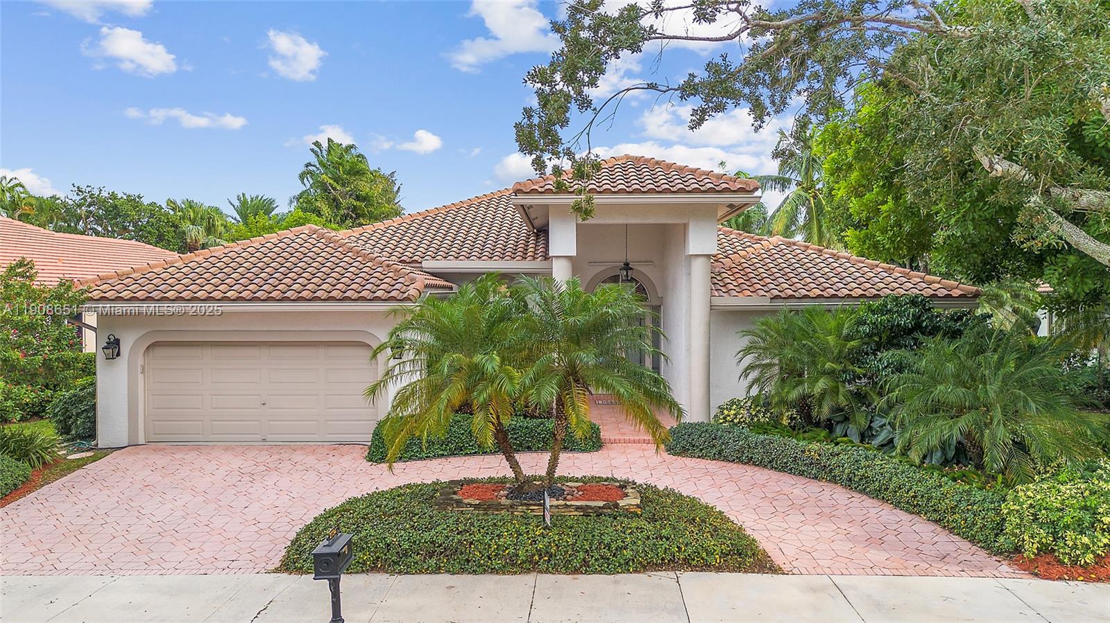 2734 Oakbrook Dr, Weston FL 33332