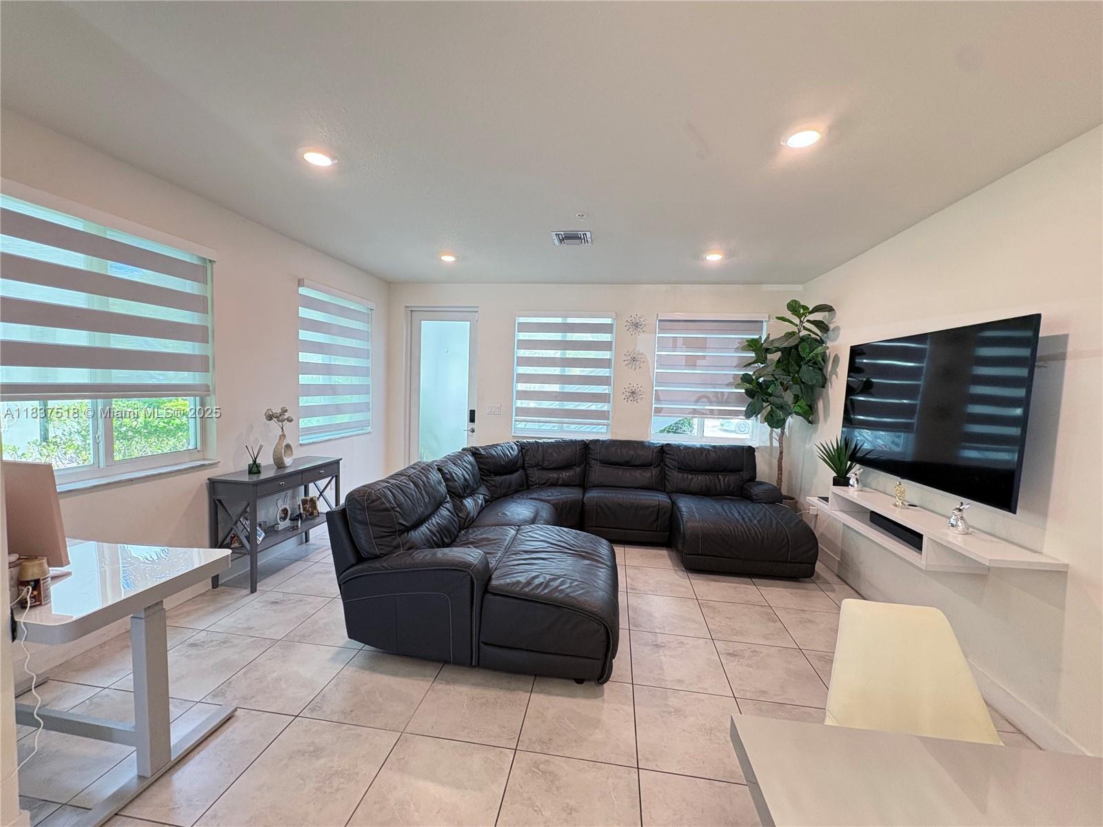 6421 NW 102nd Path # 104, Doral FL 33178