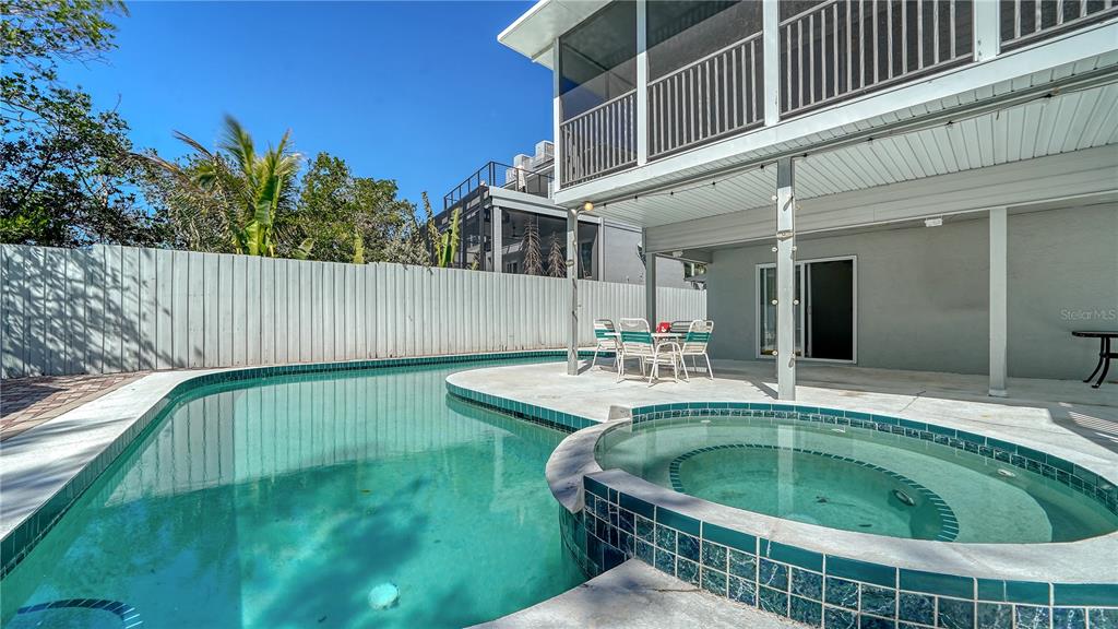 462 ISLAND CIRCLE, SARASOTA, FL — photo 3 of 30