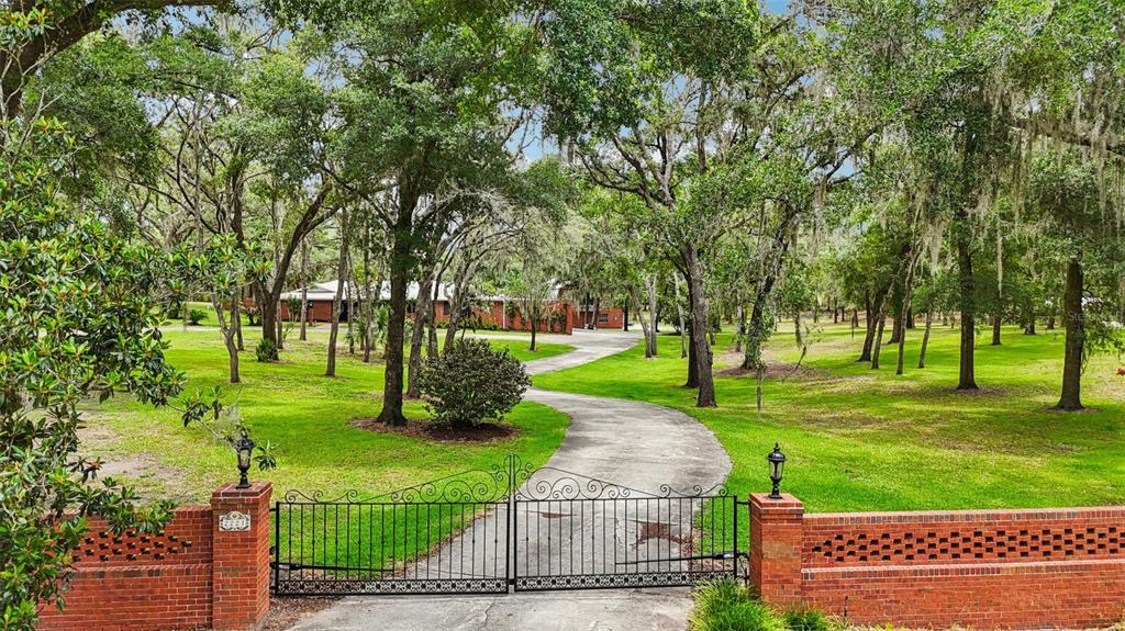 2221 OAK HILL DRIVE