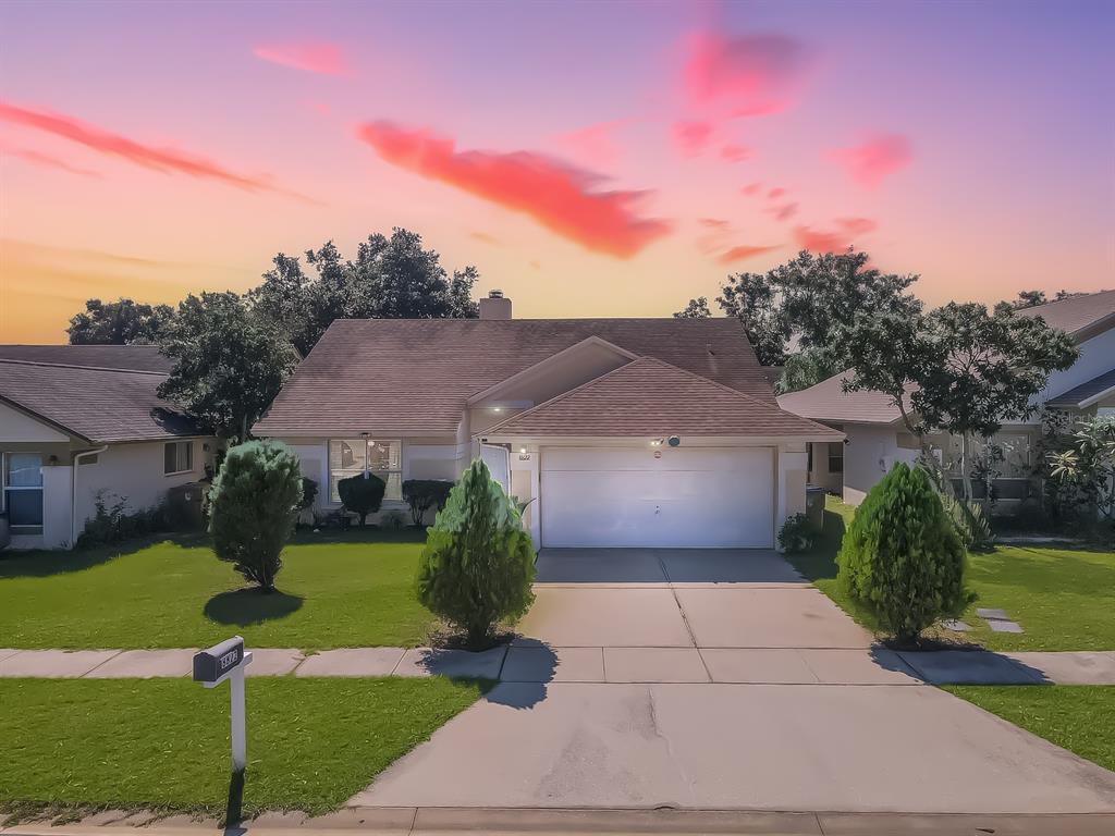 8822 KENSINGTON COURT