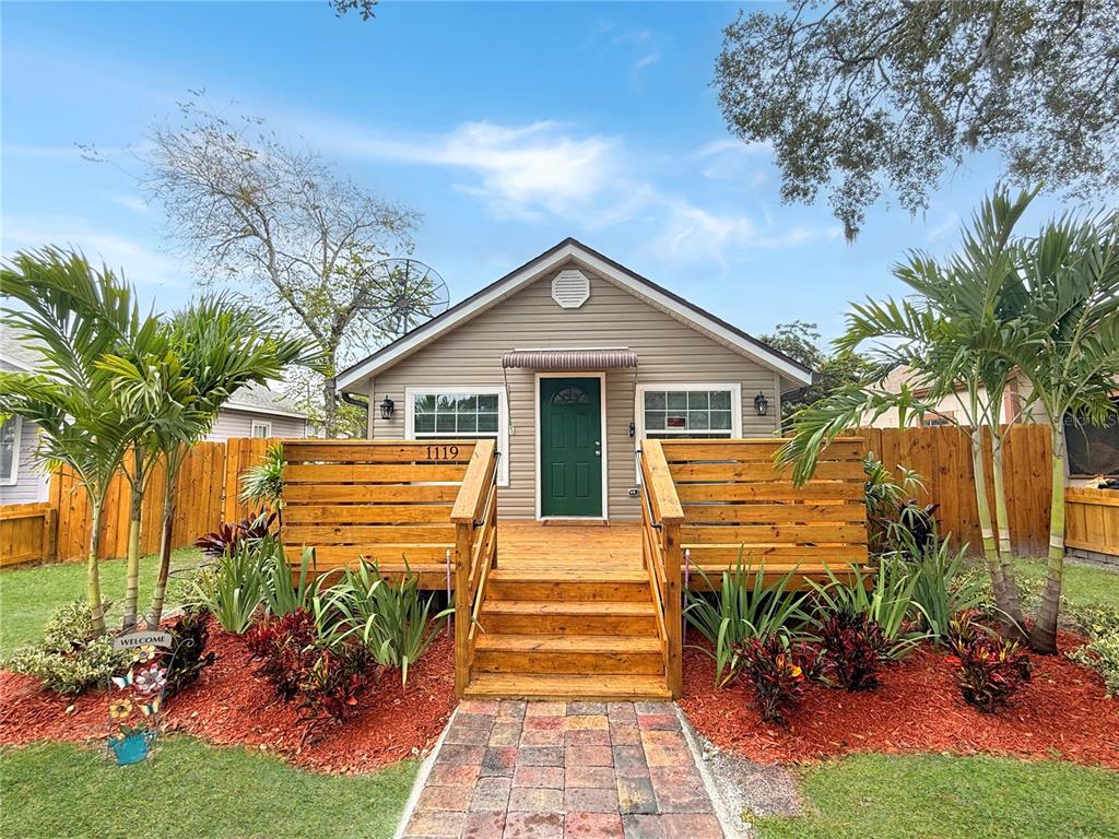 1119 HICKORY AVENUE