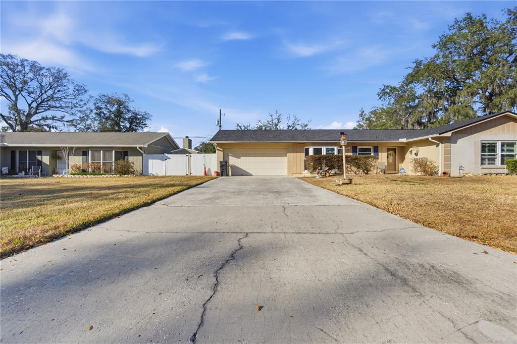 308 ELLEN WAY, BRANDON, FL — photo 3 of 30