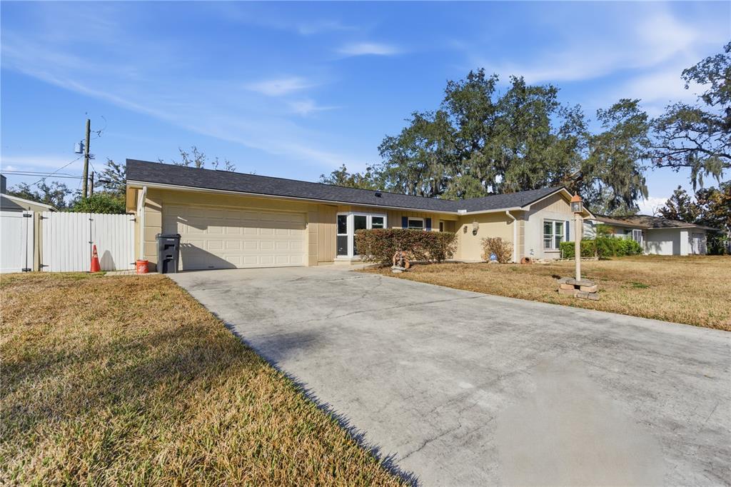 308 ELLEN WAY, BRANDON, FL — photo 4 of 30